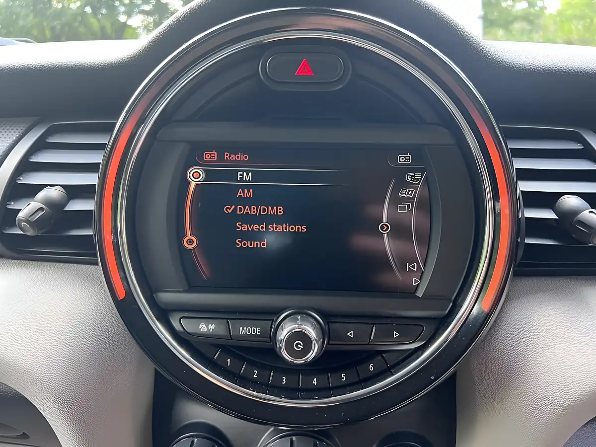 Used 2015 MINI Hatch Cooper Silver - Interior and Exterior details 14