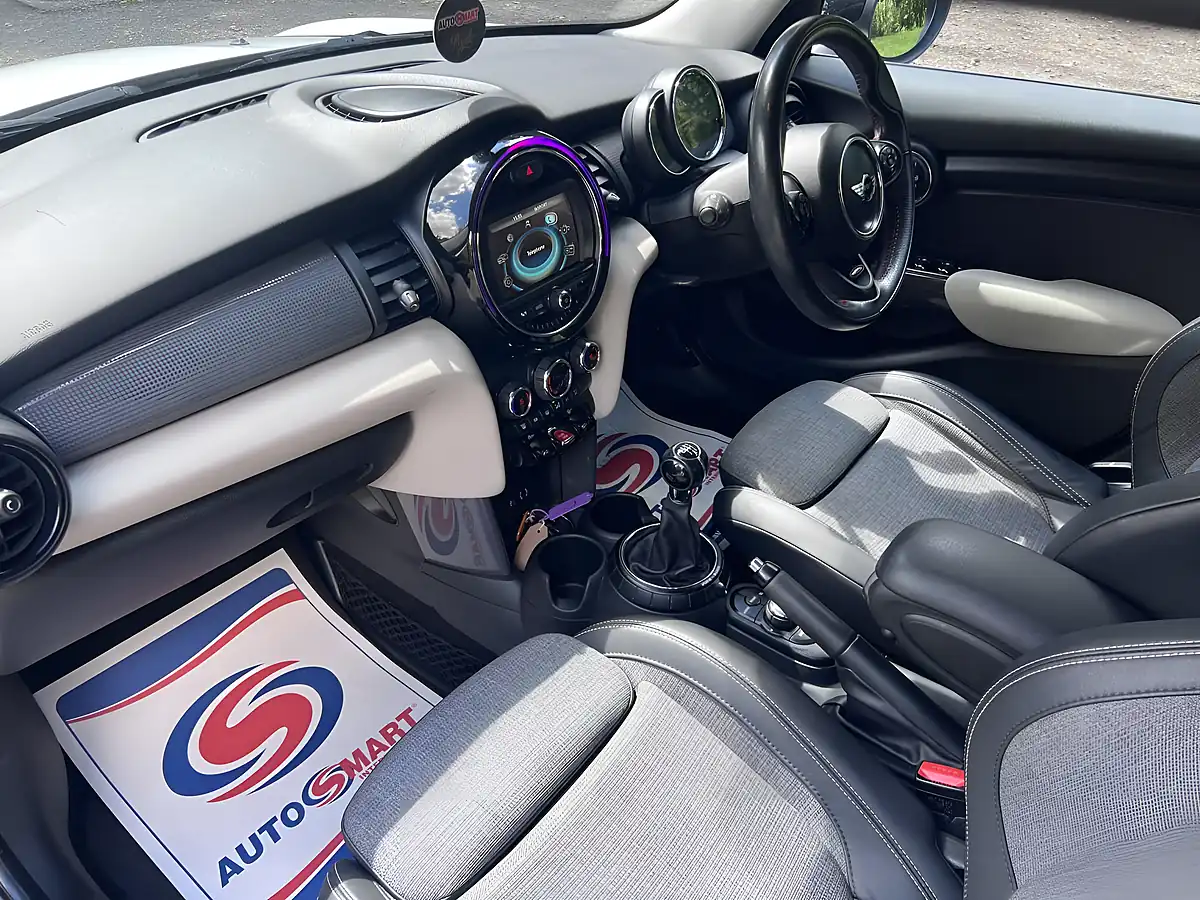 Used 2015 MINI Hatch Cooper Silver - Interior and Exterior details 18