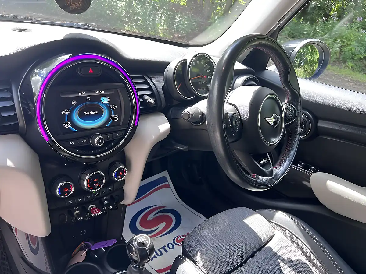 Used 2015 MINI Hatch Cooper Silver - Interior and Exterior details 19