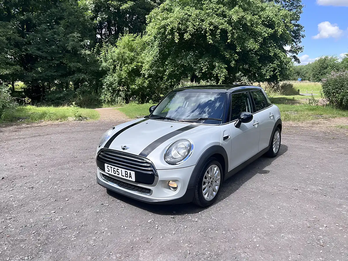 Used 2015 MINI Hatch Cooper Silver - Interior and Exterior details 2