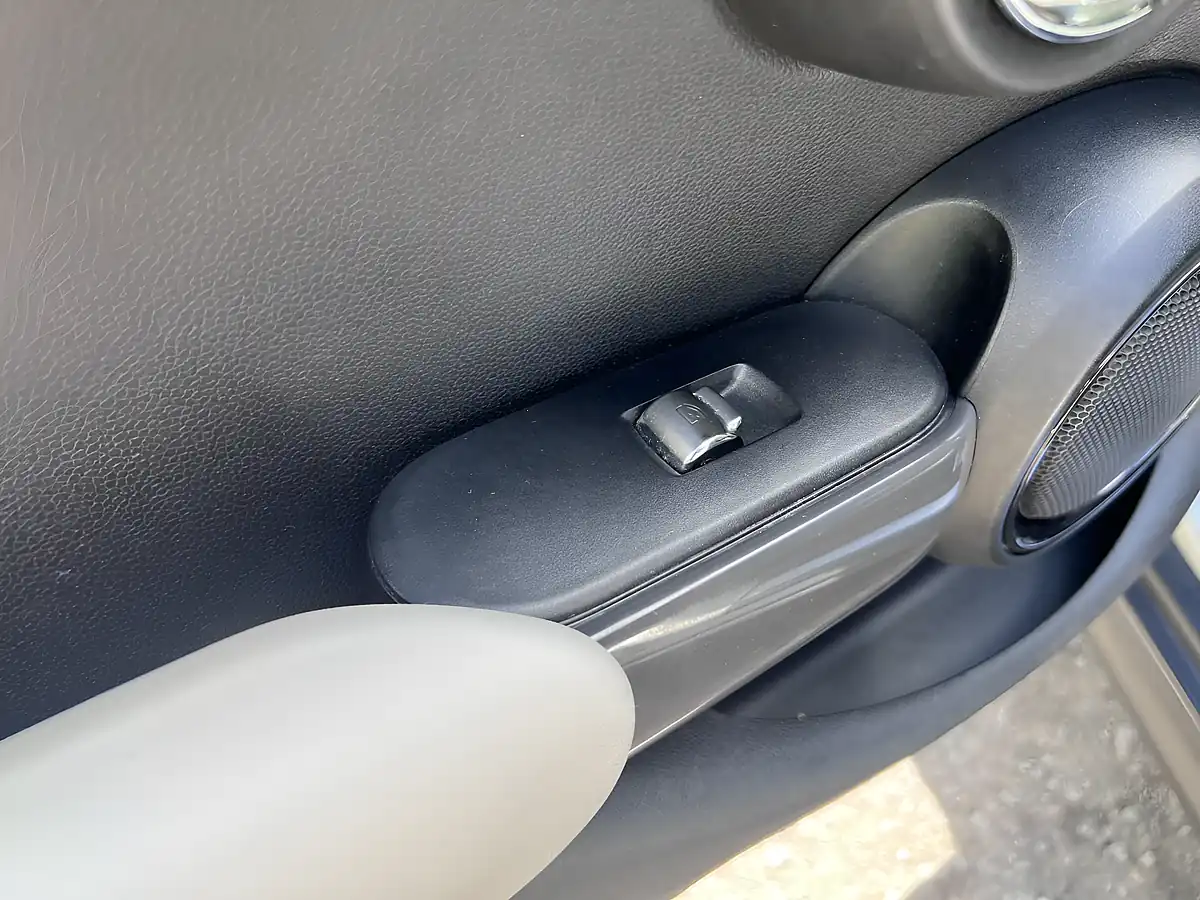 Used 2015 MINI Hatch Cooper Silver - Interior and Exterior details 20