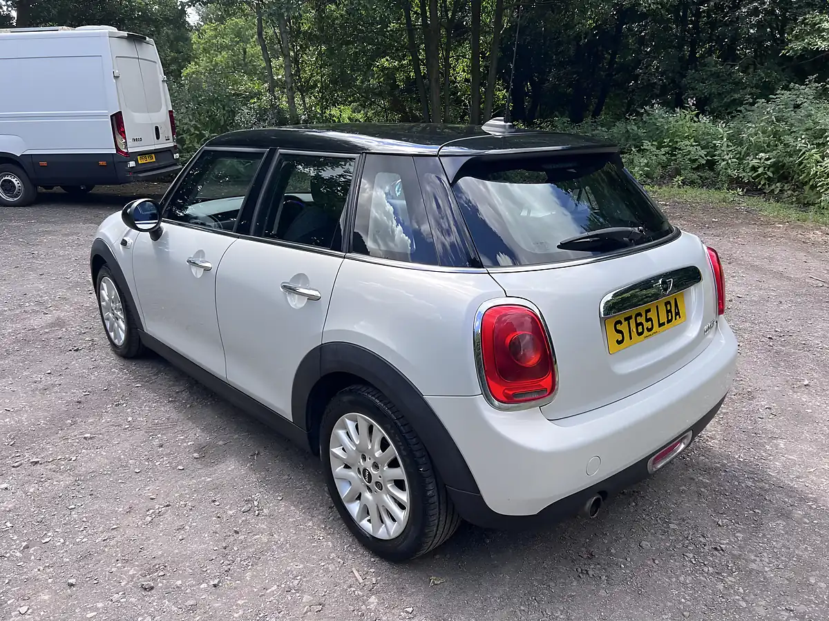 Used 2015 MINI Hatch Cooper Silver - Interior and Exterior details 4