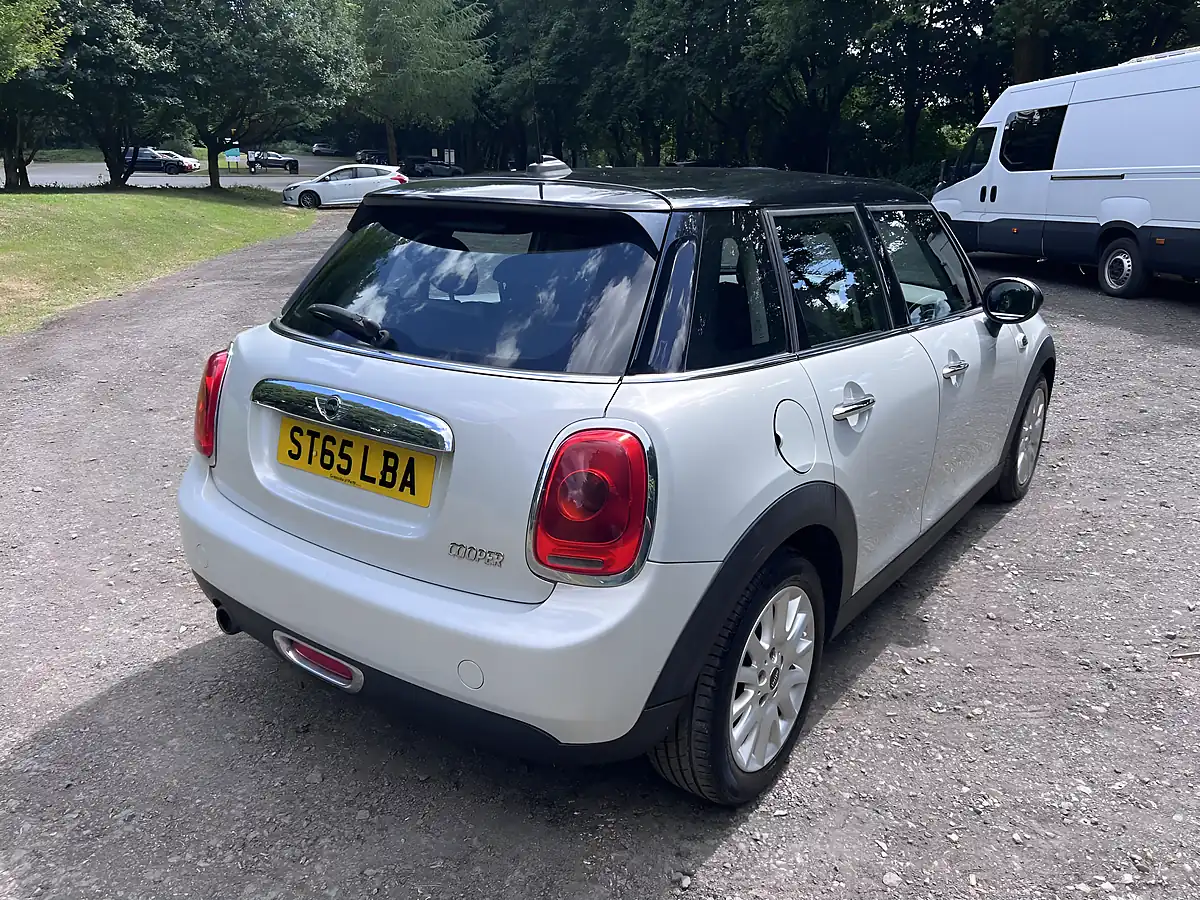 Used 2015 MINI Hatch Cooper Silver - Interior and Exterior details 6