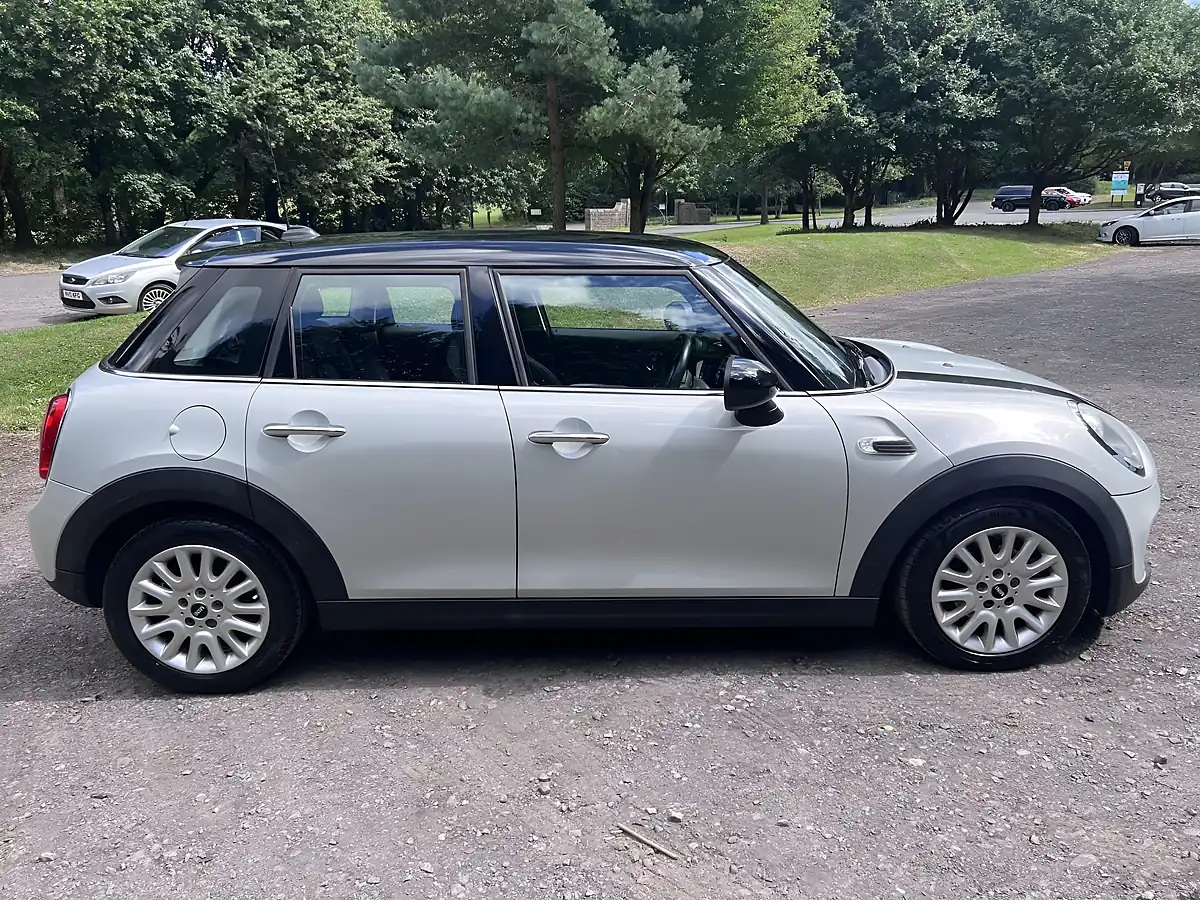 Used 2015 MINI Hatch Cooper Silver - Interior and Exterior details 7