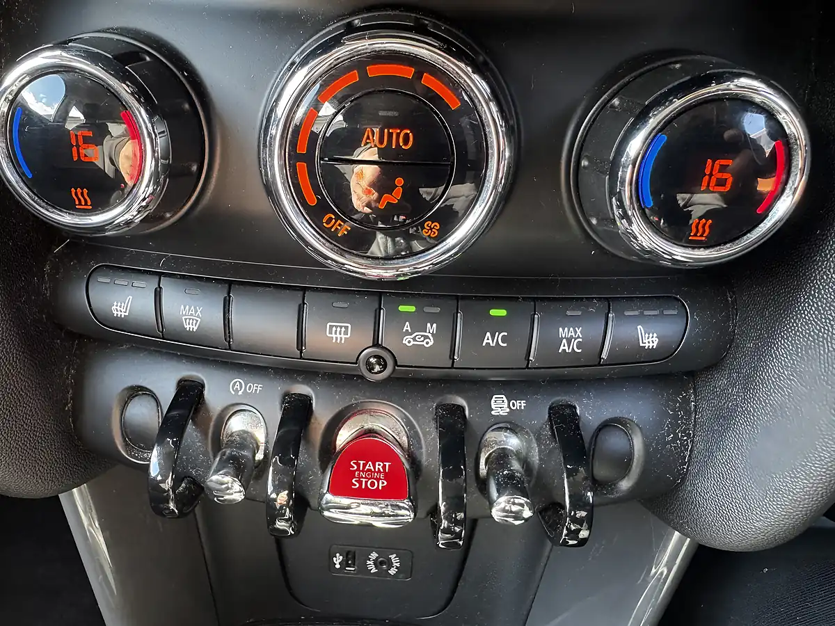 Used 2015 MINI Hatch Cooper Silver - Interior and Exterior details 15