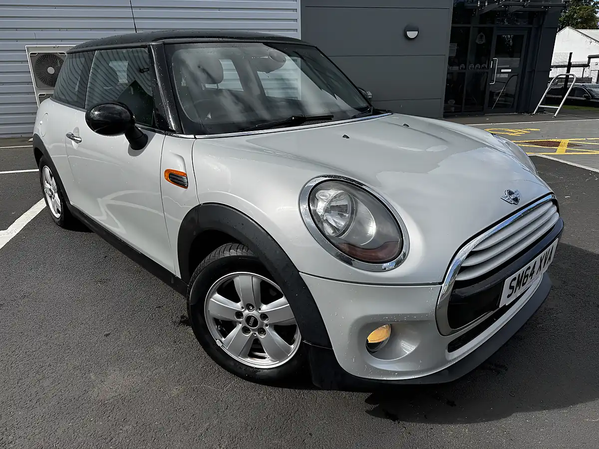 Used 2015 MINI Hatch Cooper Silver - Interior and Exterior details 2
