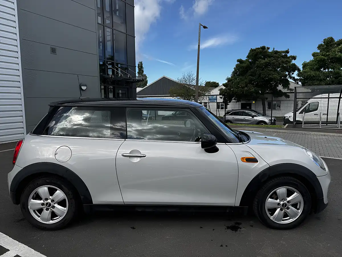Used 2015 MINI Hatch Cooper Silver - Interior and Exterior details 7