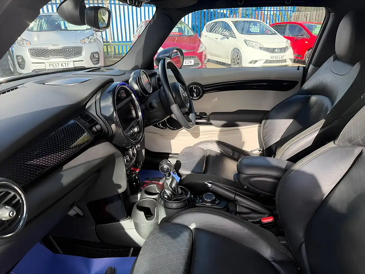 Used 2015 MINI Hatch Cooper Silver - Interior and Exterior details 10