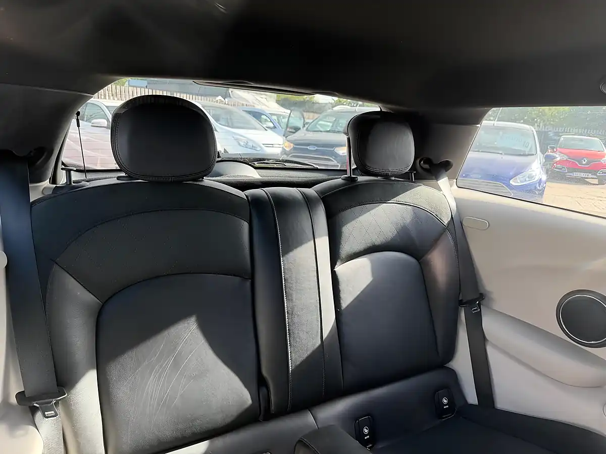 Used 2015 MINI Hatch Cooper Silver - Interior and Exterior details 11