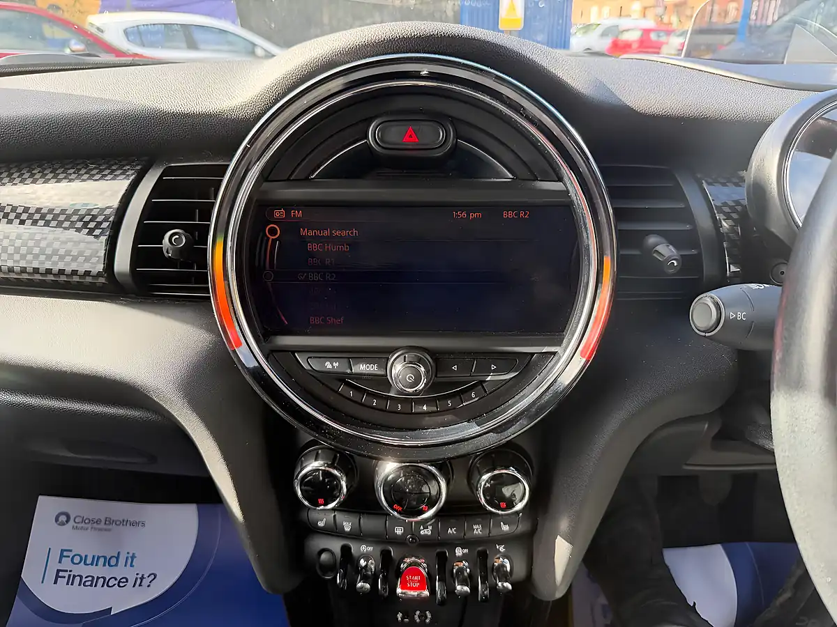 Used 2015 MINI Hatch Cooper Silver - Interior and Exterior details 12