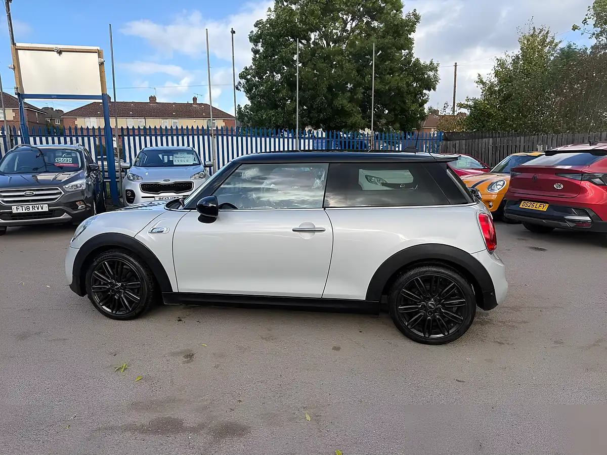 Used 2015 MINI Hatch Cooper Silver - Interior and Exterior details 4