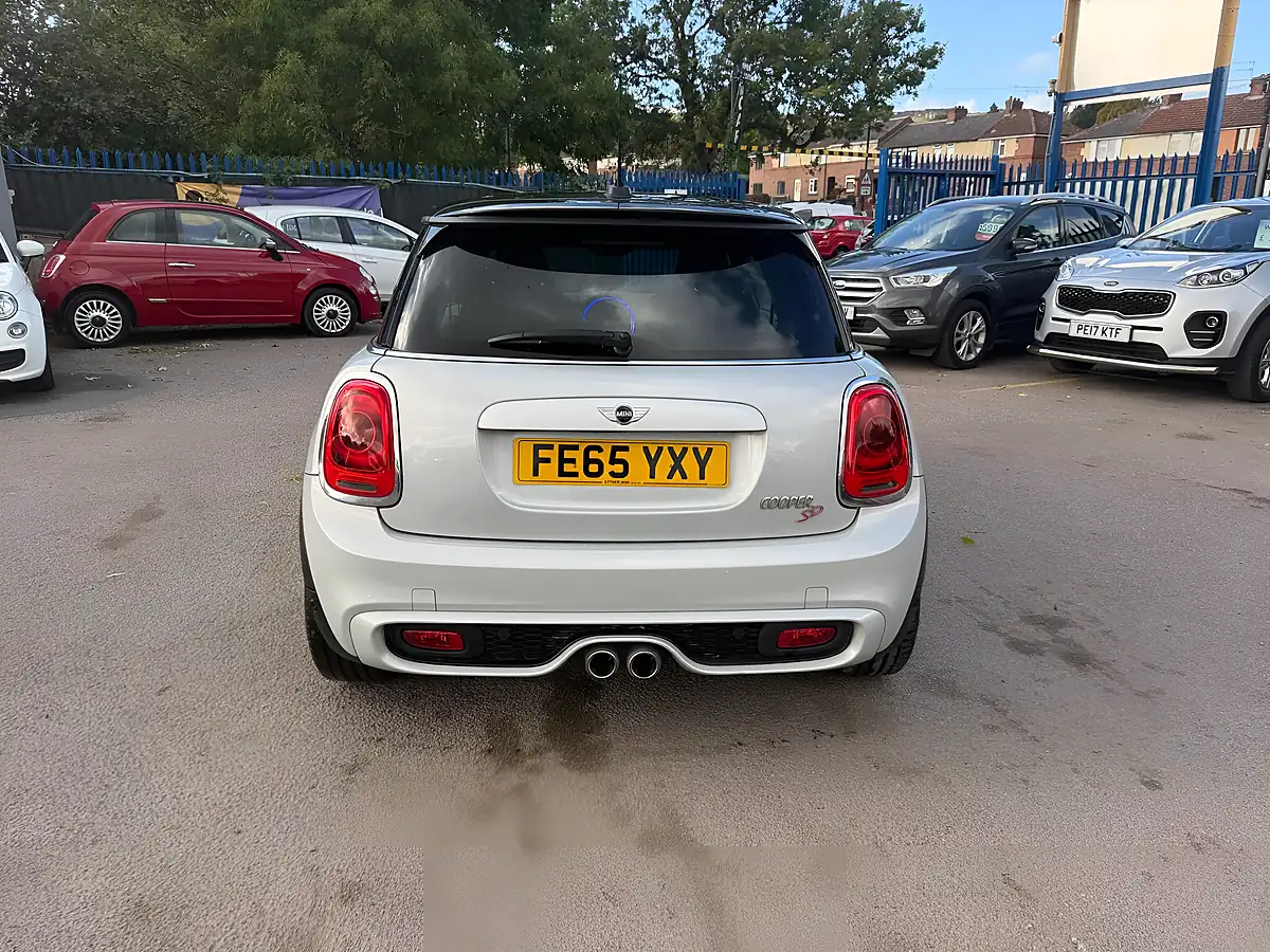 Used 2015 MINI Hatch Cooper Silver - Interior and Exterior details 5