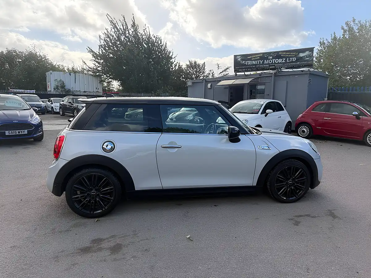 Used 2015 MINI Hatch Cooper Silver - Interior and Exterior details 6