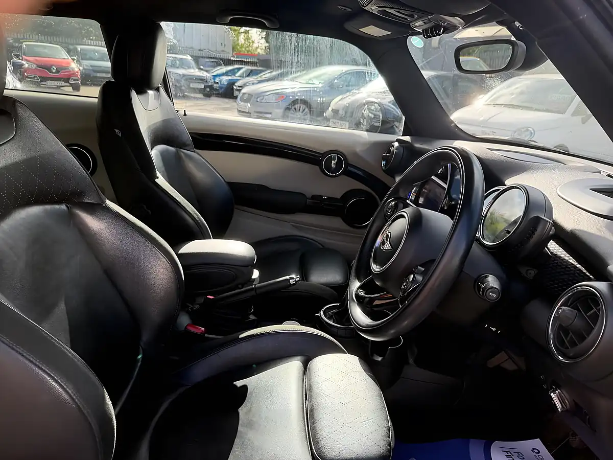 Used 2015 MINI Hatch Cooper Silver - Interior and Exterior details 7