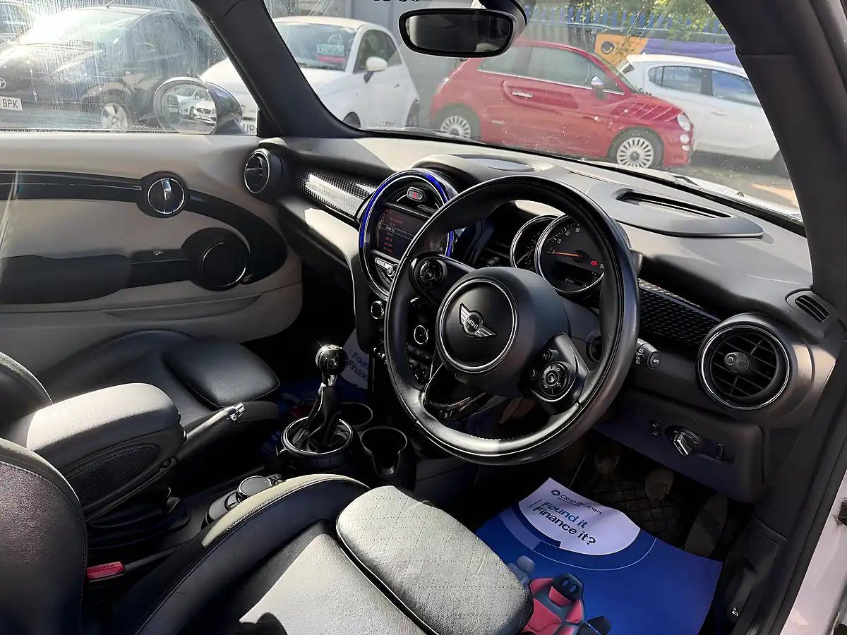 Used 2015 MINI Hatch Cooper Silver - Interior and Exterior details 8