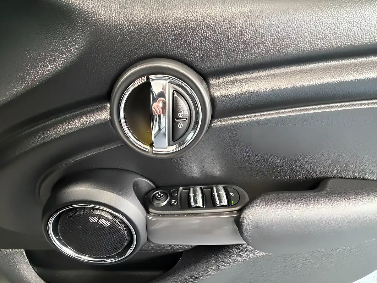 Used 2015 MINI Hatch Cooper Silver - Interior and Exterior details 11