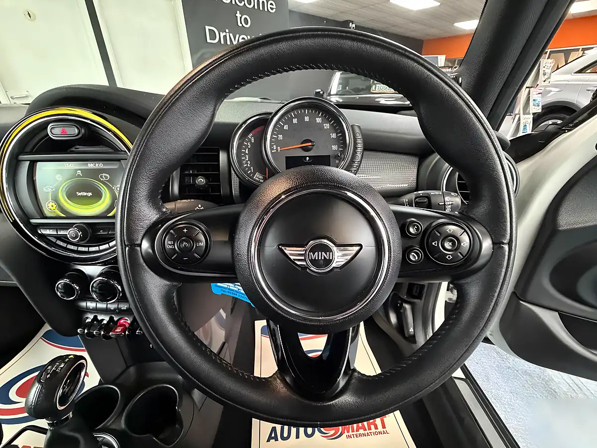 Used 2015 MINI Hatch Cooper Silver - Interior and Exterior details 12