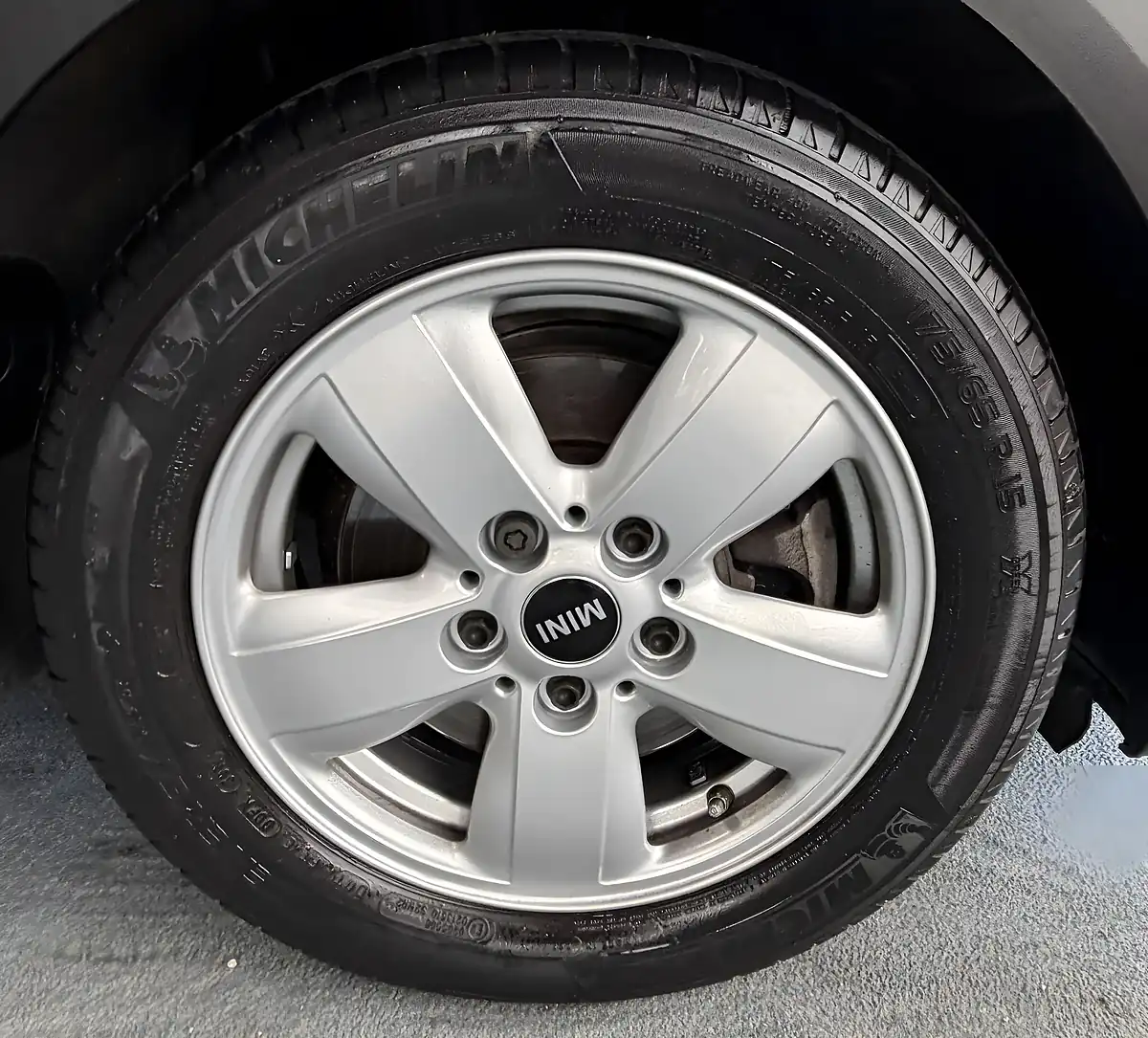Used 2015 MINI Hatch Cooper Silver - Interior and Exterior details 17