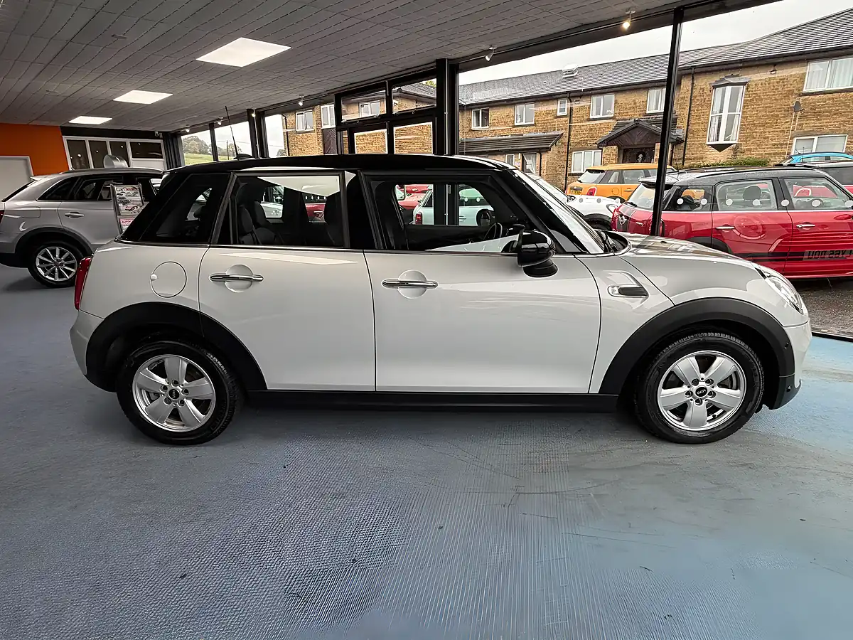 Used 2015 MINI Hatch Cooper Silver - Interior and Exterior details 2