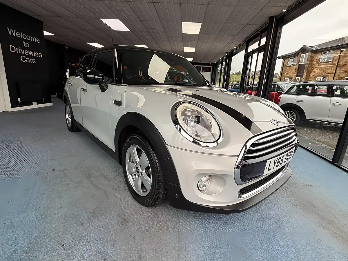 Used 2015 MINI Hatch Cooper Silver - Interior and Exterior details 3