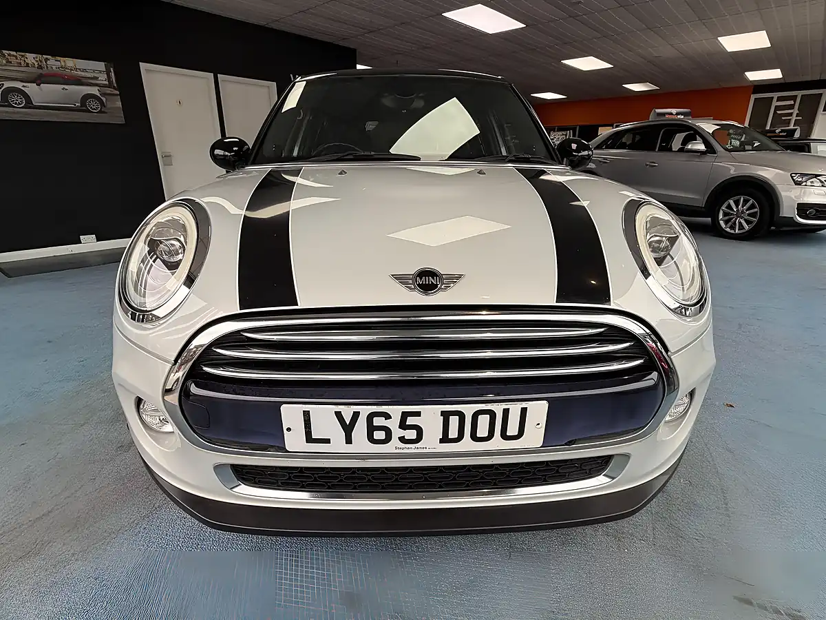 Used 2015 MINI Hatch Cooper Silver - Interior and Exterior details 4
