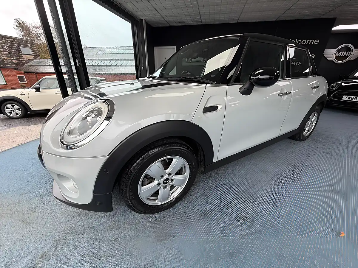 Used 2015 MINI Hatch Cooper Silver - Interior and Exterior details 5
