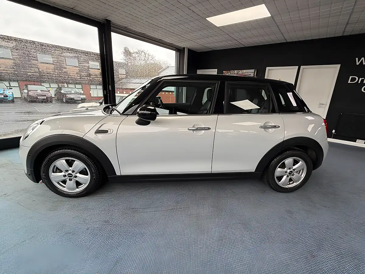 Used 2015 MINI Hatch Cooper Silver - Interior and Exterior details 6
