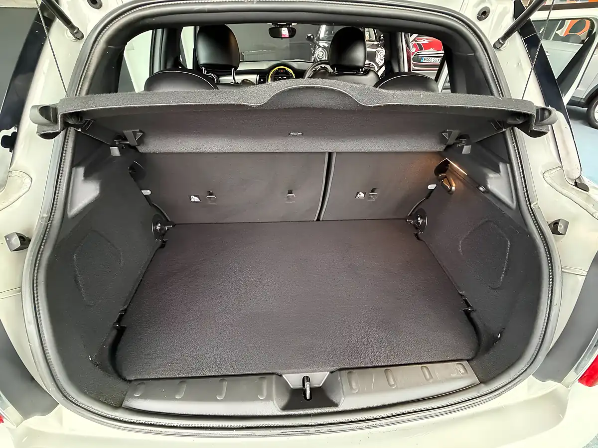 Used 2015 MINI Hatch Cooper Silver - Interior and Exterior details 9