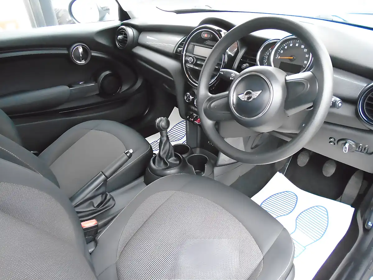 Used 2015 MINI Hatch Cooper Silver - Interior and Exterior details 10