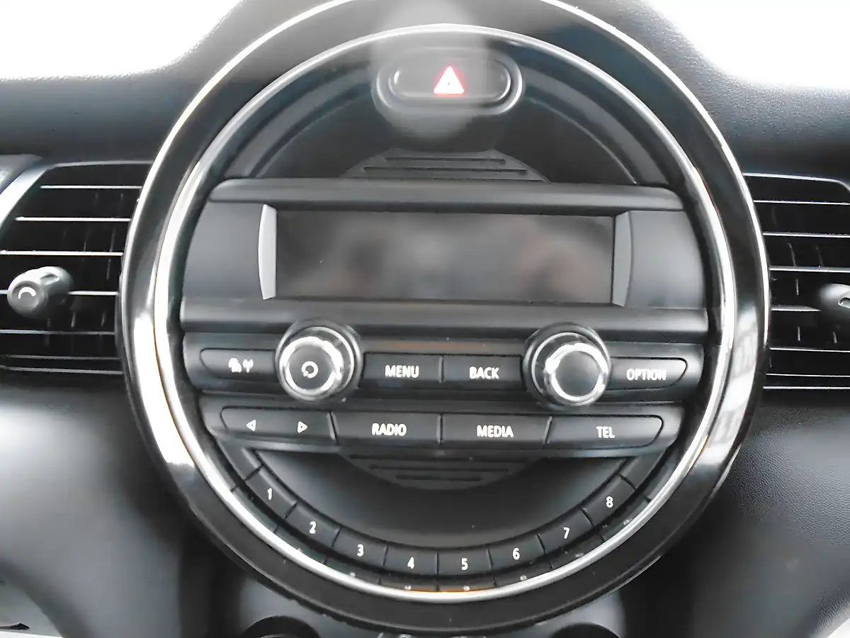 Used 2015 MINI Hatch Cooper Silver - Interior and Exterior details 12