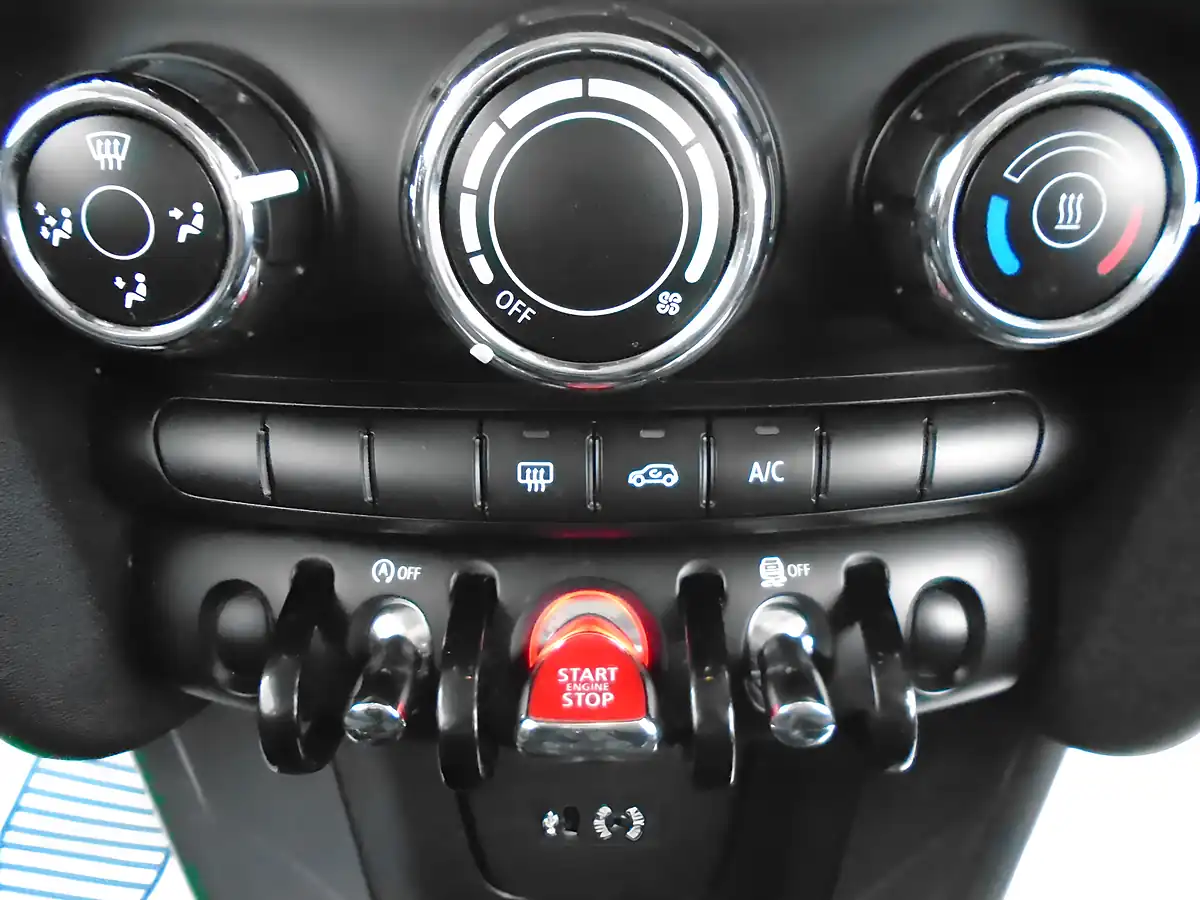 Used 2015 MINI Hatch Cooper Silver - Interior and Exterior details 13