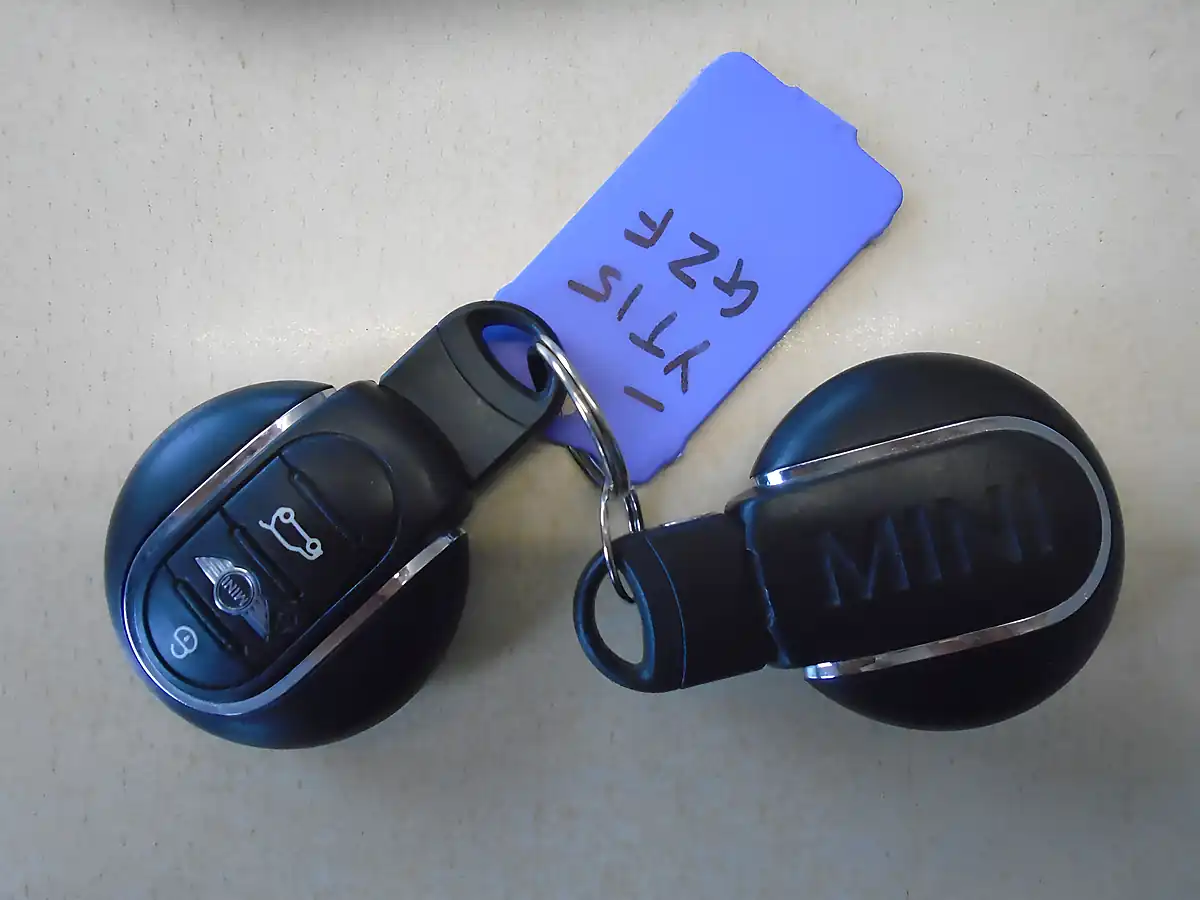 Used 2015 MINI Hatch Cooper Silver - Interior and Exterior details 20