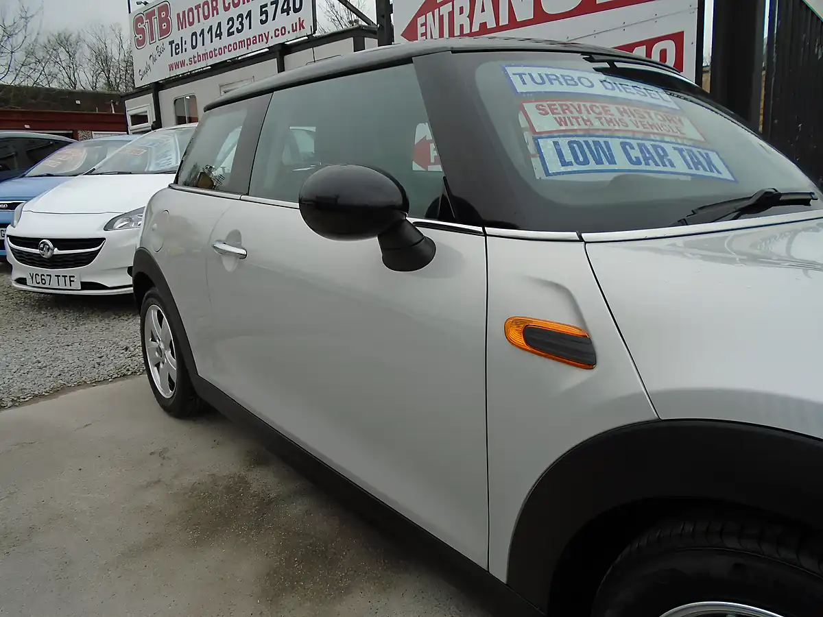 Used 2015 MINI Hatch Cooper Silver - Interior and Exterior details 4
