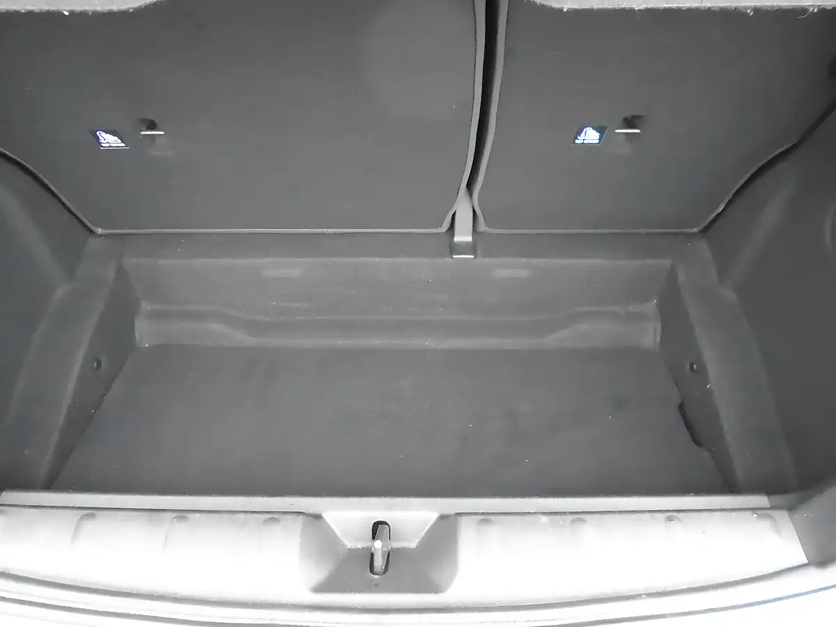 Used 2015 MINI Hatch Cooper Silver - Interior and Exterior details 7