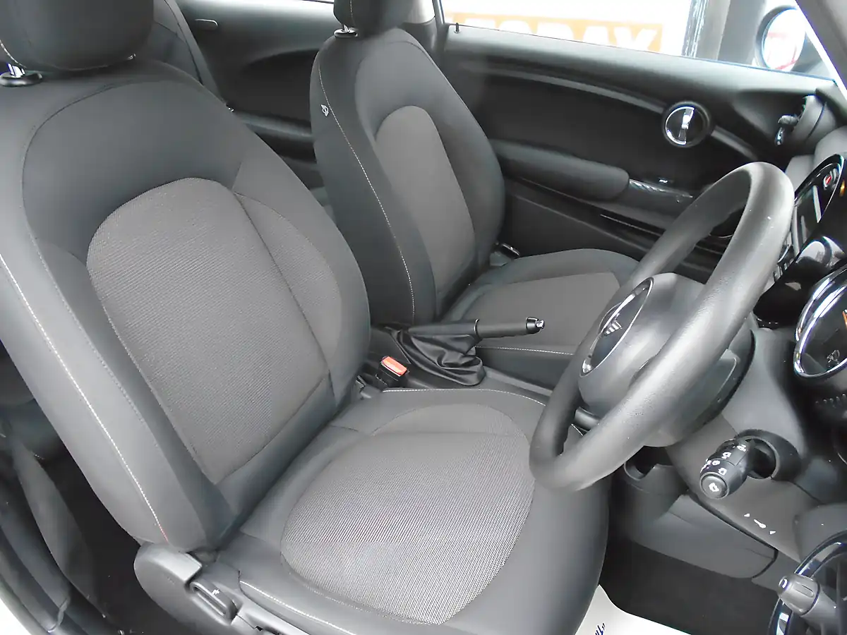 Used 2015 MINI Hatch Cooper Silver - Interior and Exterior details 8