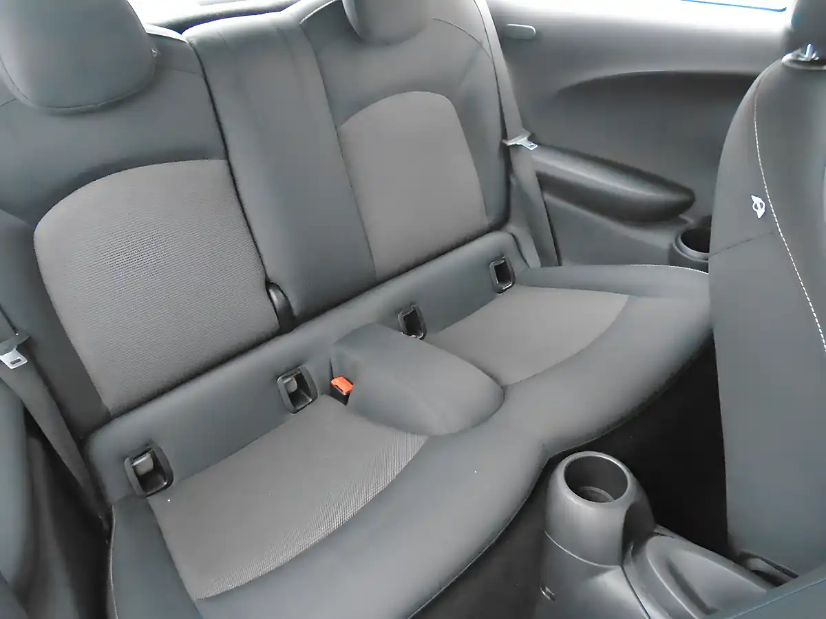 Used 2015 MINI Hatch Cooper Silver - Interior and Exterior details 9