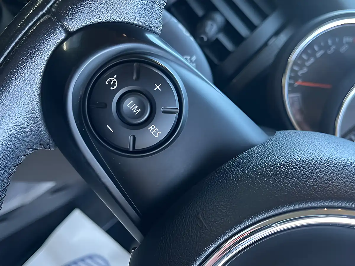 Used 2015 MINI Hatch Cooper Silver - Interior and Exterior details 11