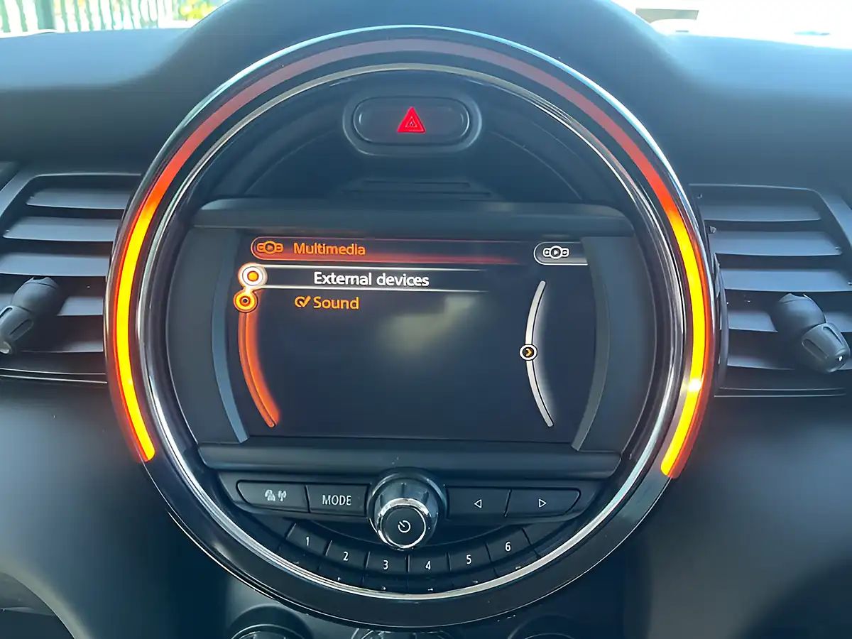 Used 2015 MINI Hatch Cooper Silver - Interior and Exterior details 12