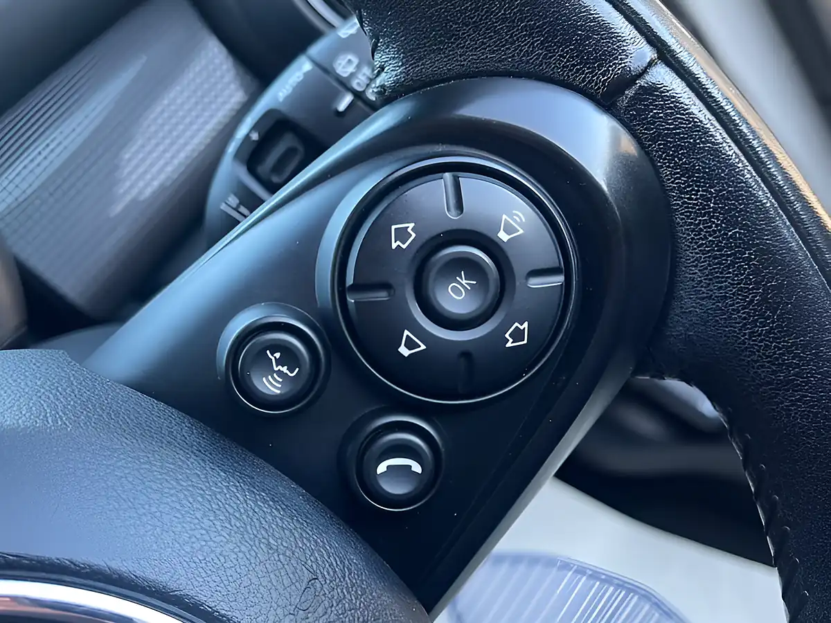 Used 2015 MINI Hatch Cooper Silver - Interior and Exterior details 13