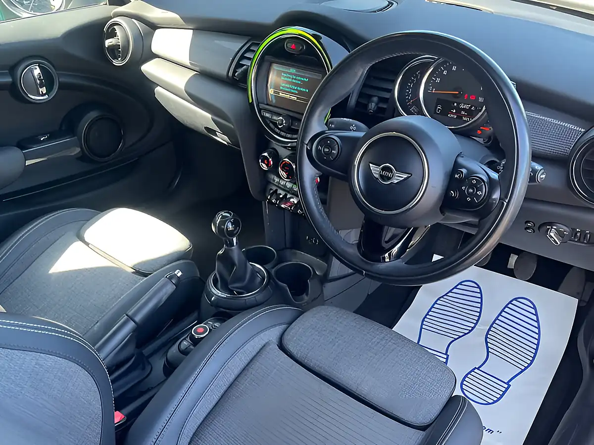Used 2015 MINI Hatch Cooper Silver - Interior and Exterior details 15