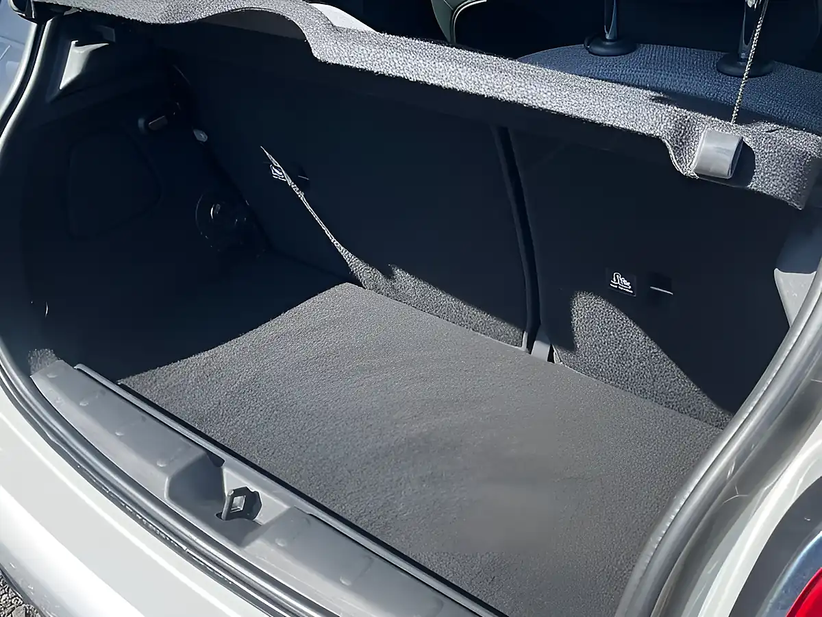 Used 2015 MINI Hatch Cooper Silver - Interior and Exterior details 17
