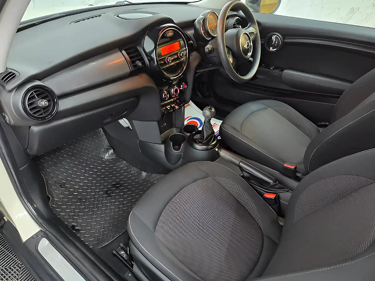 Used 2015 MINI Hatch Cooper White - Interior and Exterior details 12