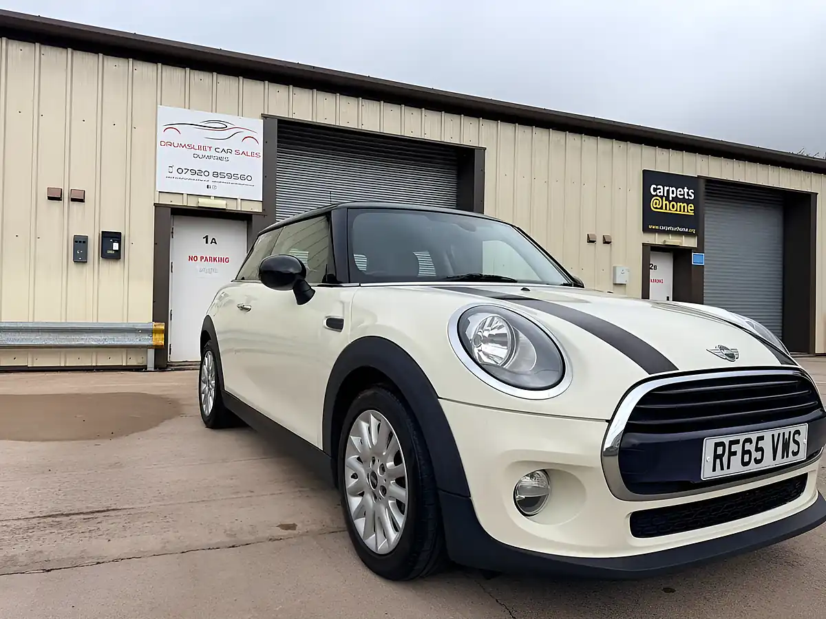 Used 2015 MINI Hatch Cooper White - Front View