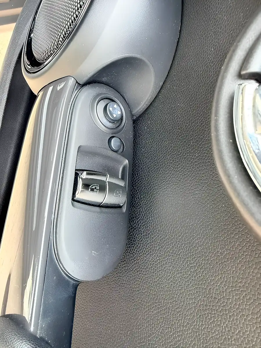 Used 2015 MINI Hatch Cooper White - Interior and Exterior details 17