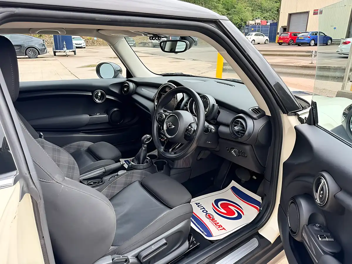 Used 2015 MINI Hatch Cooper White - Interior and Exterior details 18