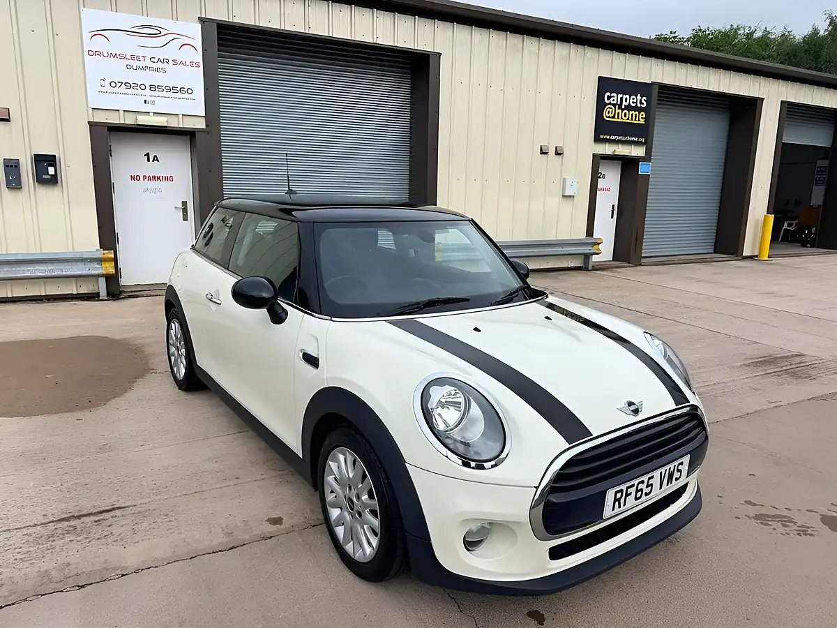 Used 2015 MINI Hatch Cooper White - Interior and Exterior details 2
