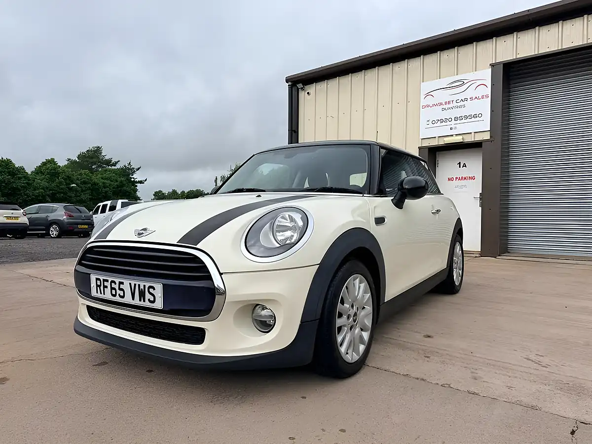 Used 2015 MINI Hatch Cooper White - Interior and Exterior details 4