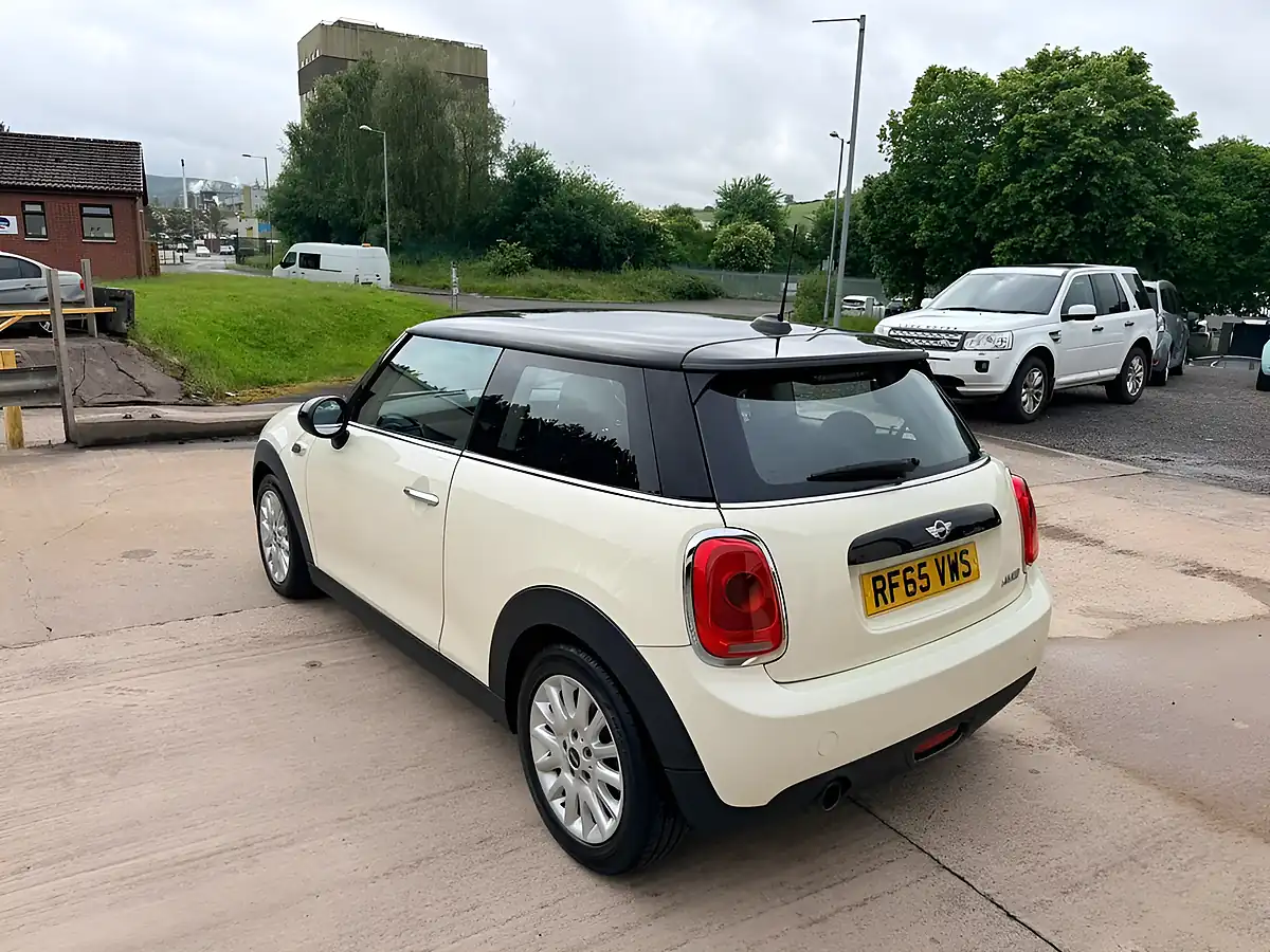 Used 2015 MINI Hatch Cooper White - Interior and Exterior details 7