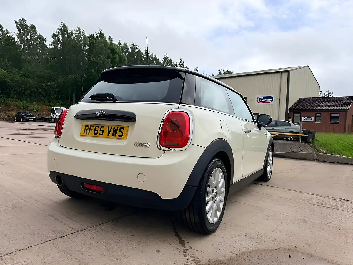Used 2015 MINI Hatch Cooper White - Interior and Exterior details 9