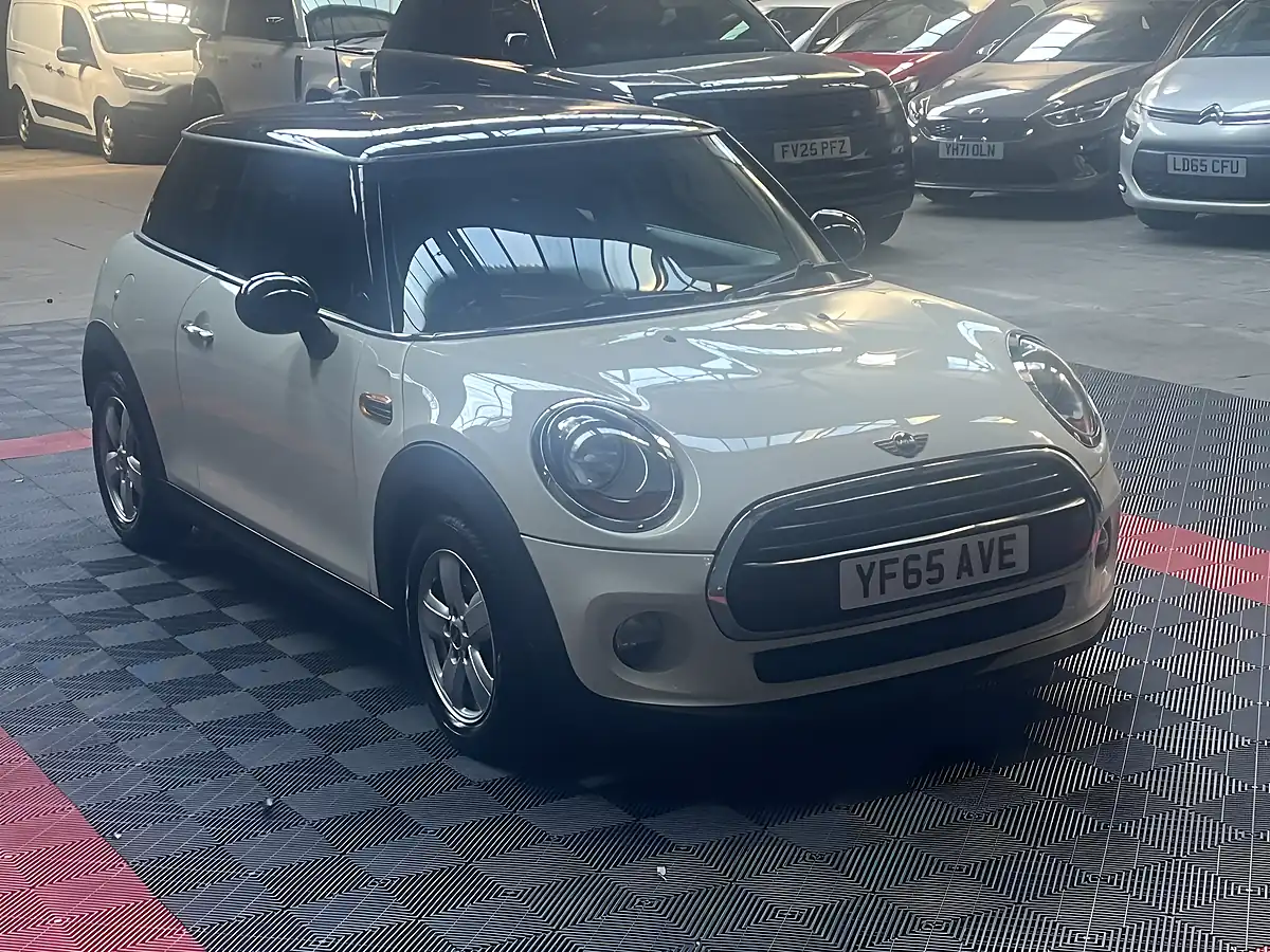 Used 2015 MINI Hatch Cooper White - Front View